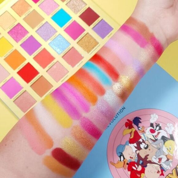 Revolution Beauty Looney Tunes Shadow Palette - Picture 5 of 6
